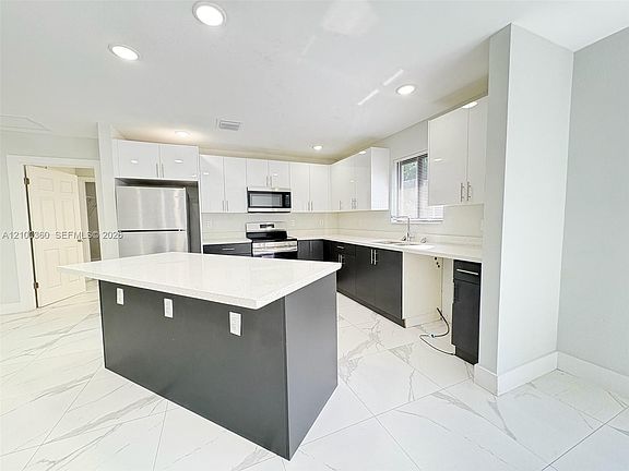 4th image of 2518 NW 9th Pl