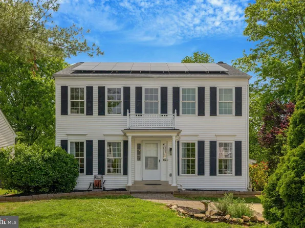 73 McPherson Cir, Sterling, VA 20165