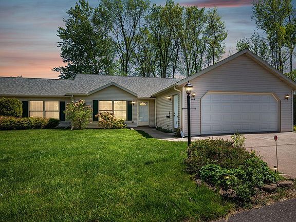 2nd image of 608 Clubhouse Dr #608