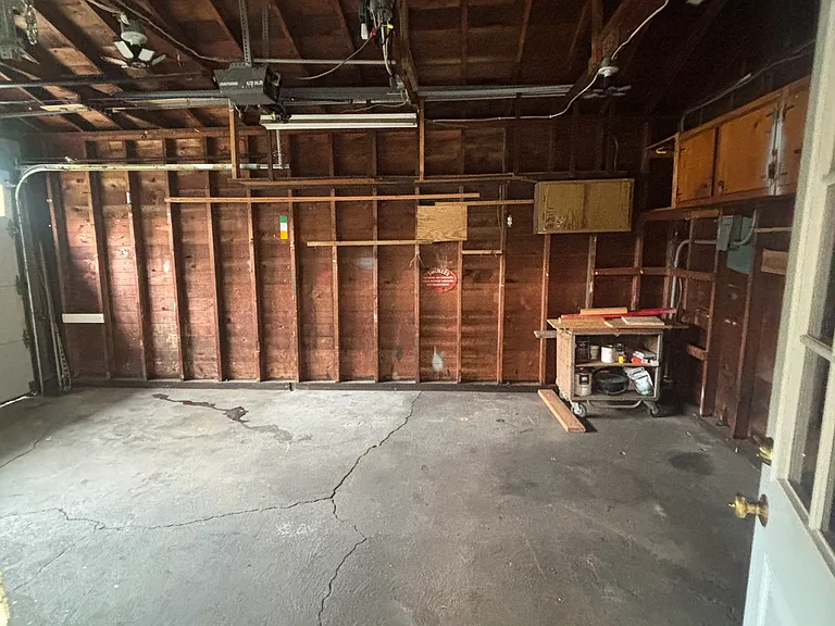 Maple Dr — Photo 20