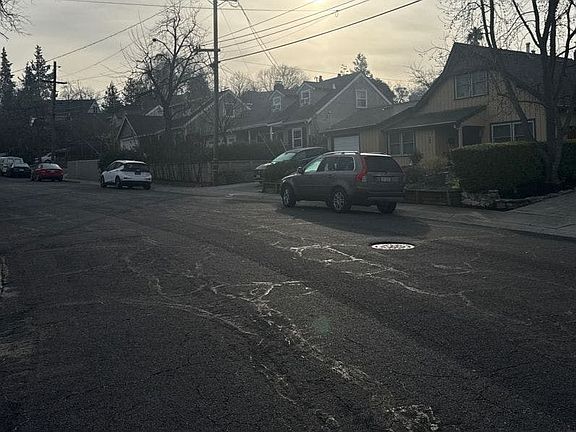 5th image of 4106 Chaucer Dr