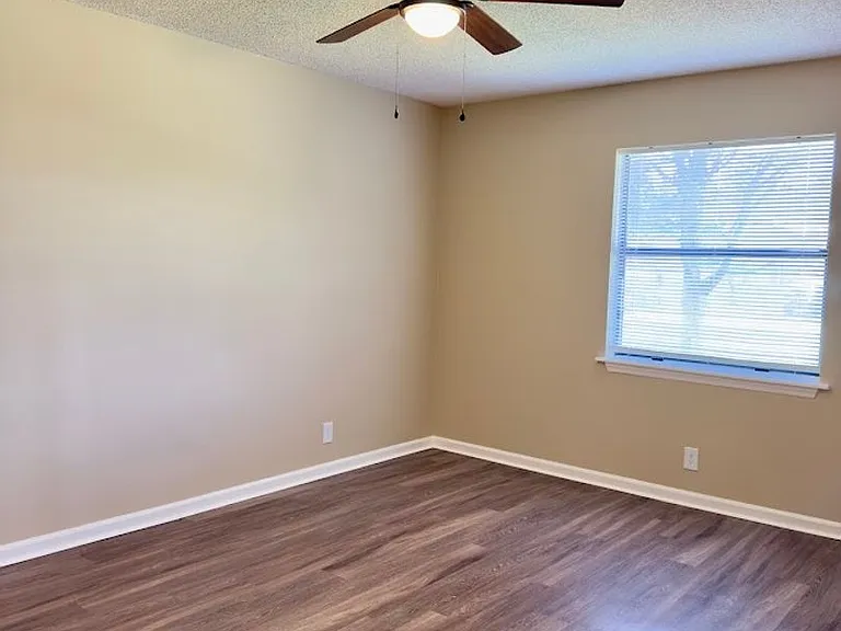 114 Dogwood Cir — Photo 12