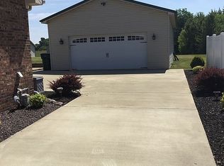 6749 Henze Rd, Evansville, IN 47720