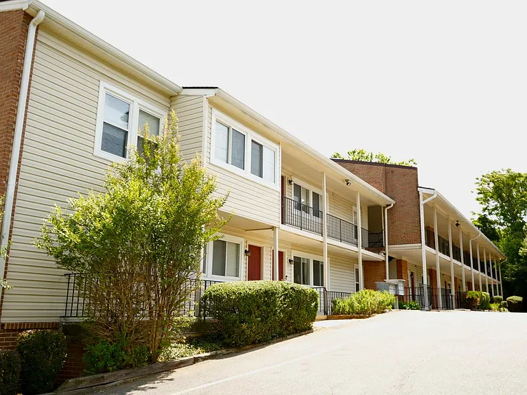 Gardenwood Apartments — Photo 42