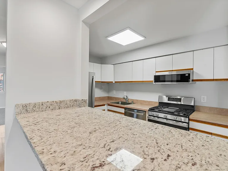 208 Victor Pkwy #A — Photo 5