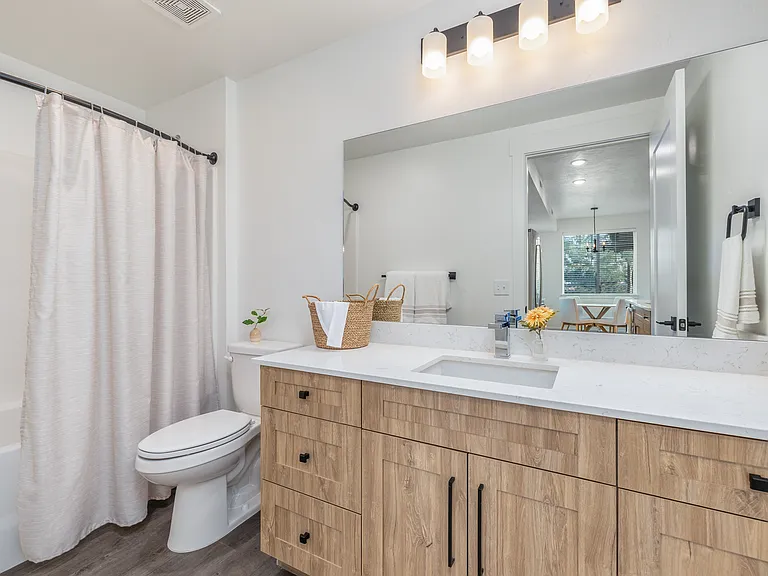 Olivia Apartments — Photo 24