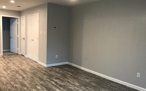 3rd image of 406 W Highland St