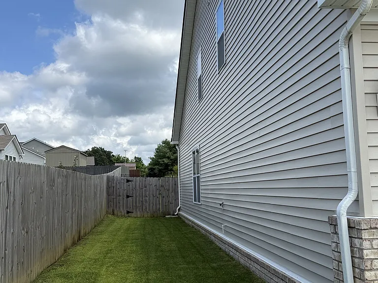405 Irwin Way — Photo 10
