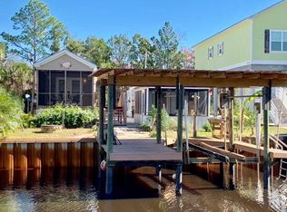 492 256th St, Suwannee, FL 32692