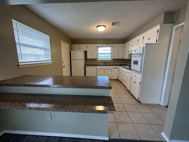 621 Lotus Ave — Photo 16