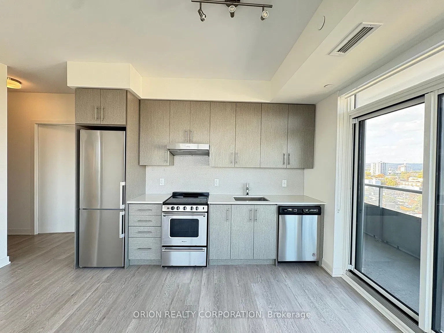 212 King William St — Photo 1