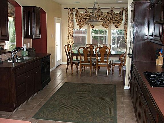 4th image of 2308 Chambray Dr