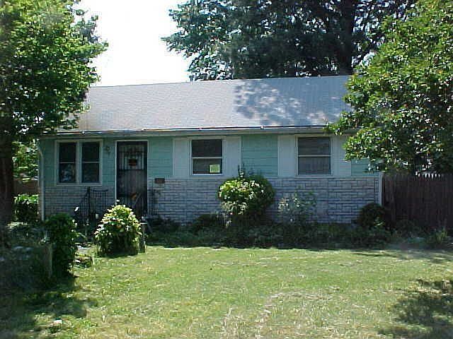 1st image of 913 Duce St