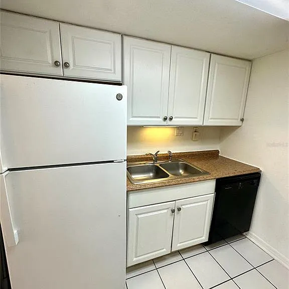 1452 Holden Ave #H8 — Photo 3