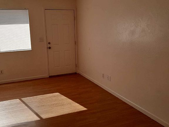 3rd image of 112 E Laurel Ave