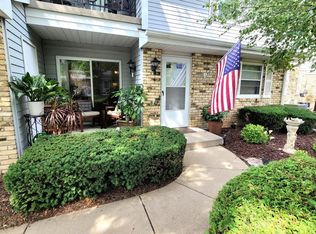 1021 Prairie Dr, Racine, WI 53406