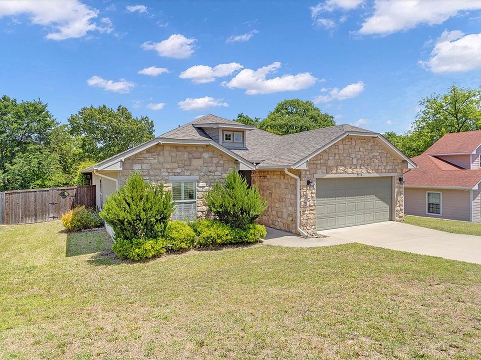 1st image of 1823 Woodland Park Dr