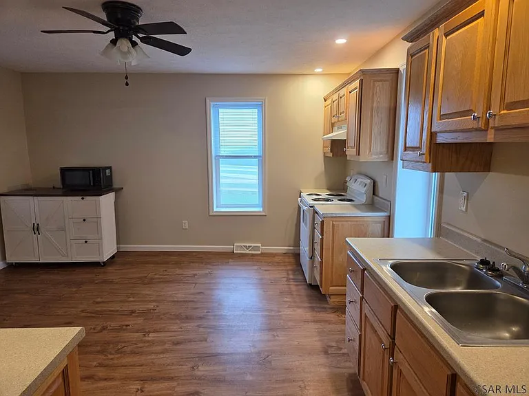 559 N Dominion Dr — Photo 4