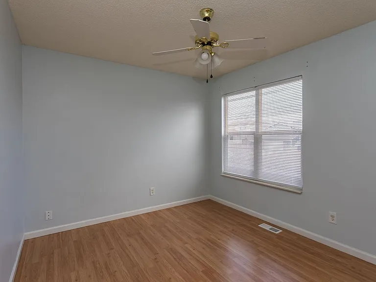 1130 Pond Side Dr — Photo 25