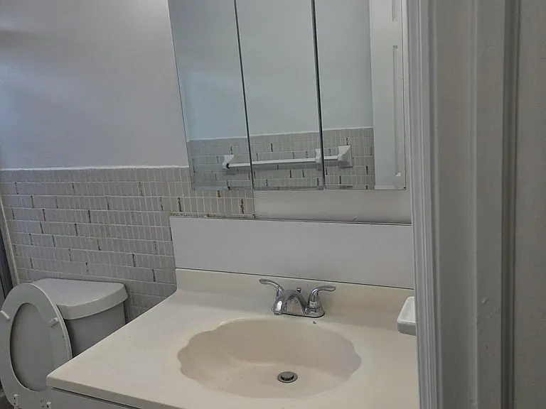 2031 Dewey St — Photo 19