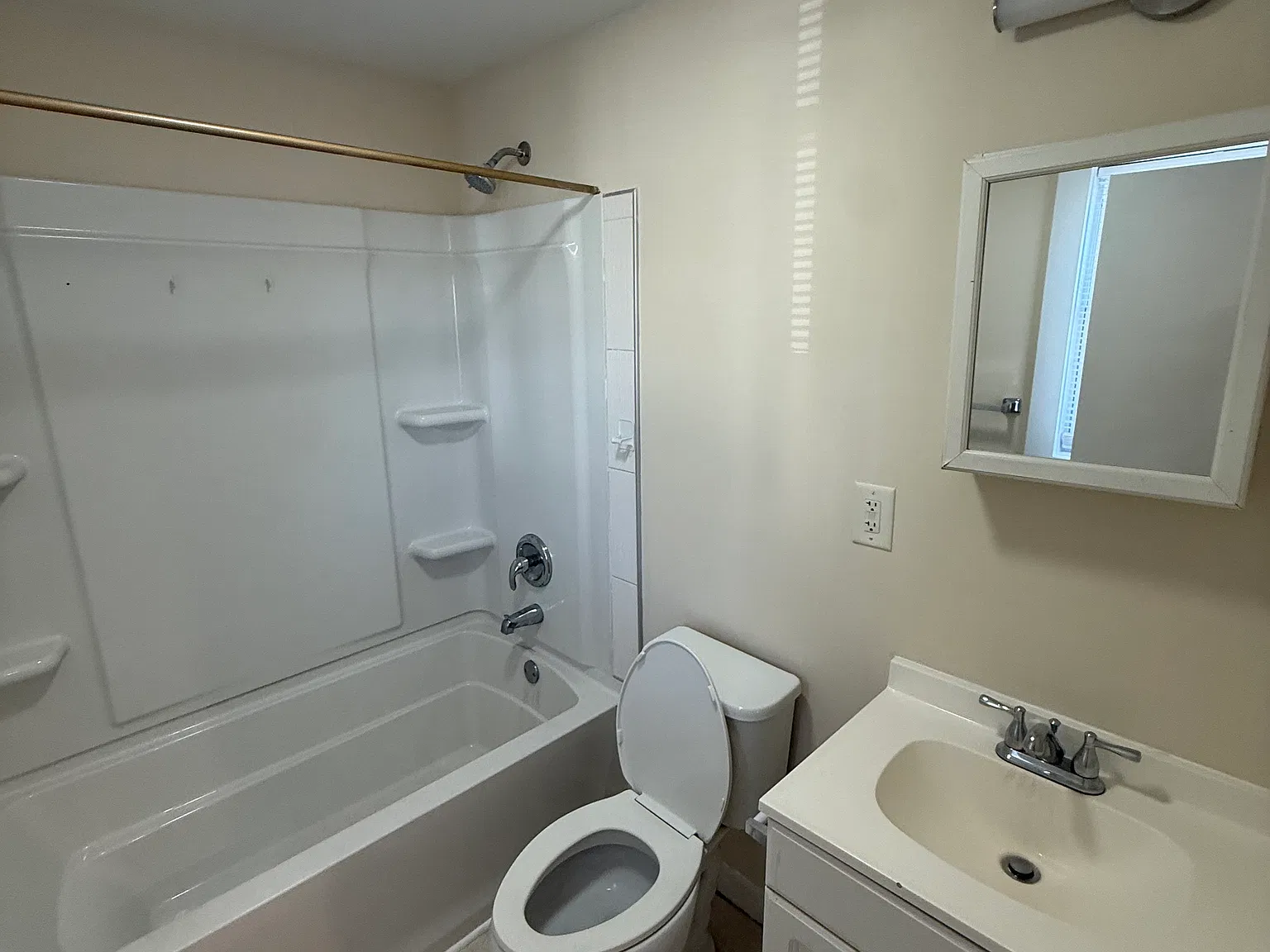 1 bed, 300 sqft, $1,400 — Photo 1