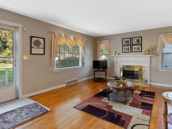 4th image of 3258 Hermosa Dr