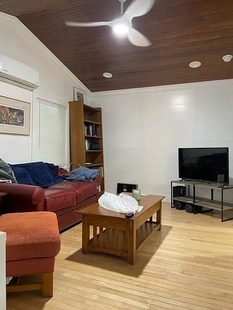 1 bed, 1000 sqft, $1,750 — Photo 2