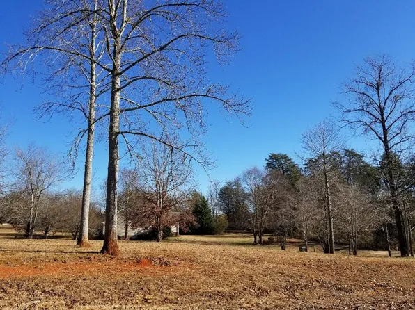 104 Falcons View Ct, Walhalla, SC 29691