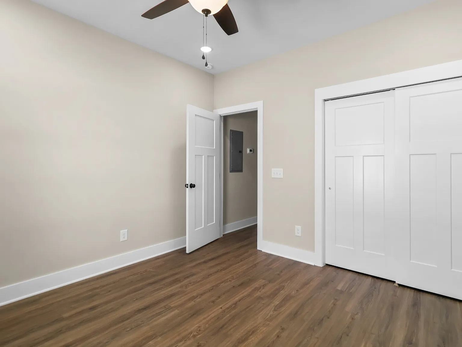 1008 Oak Street - B — Photo 3