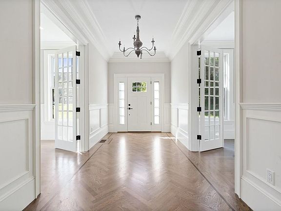 4th image of 219 Sohier St