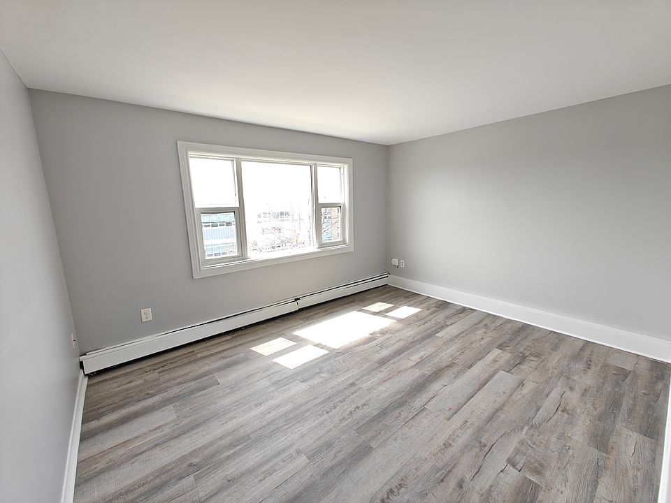 1st image of 133 Pinecrest Dr #5