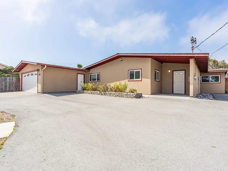 222 Mortimer Ln — Photo 2