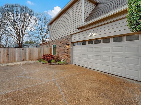 4th image of 3117 E Poplar Lake Dr
