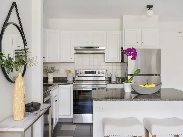 29 Concord Ave APT 704, Cambridge, MA 02138