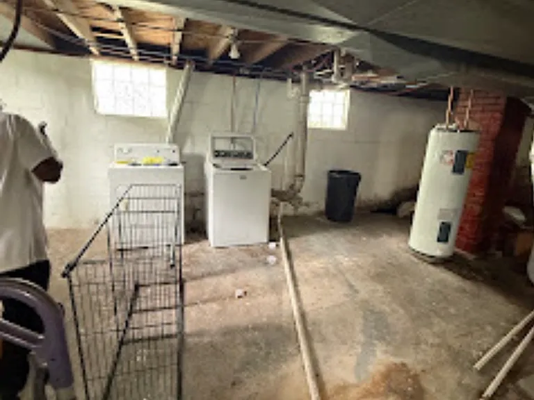 2150 E Clay St — Photo 9