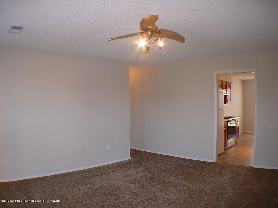 1st image of 10508 Oak Run Dr N