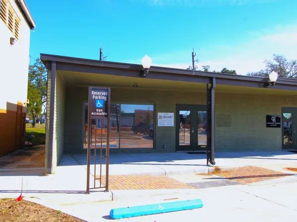 110 N Parking Pl #1, Lake Jackson, TX 77566