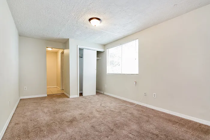 1918 E Noel St — Photo 9