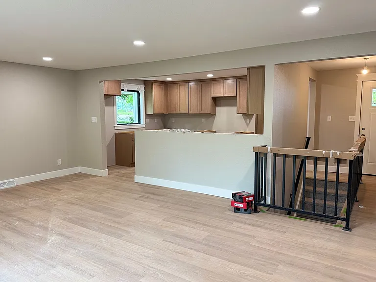 3033 Dickens Ave — Photo 3