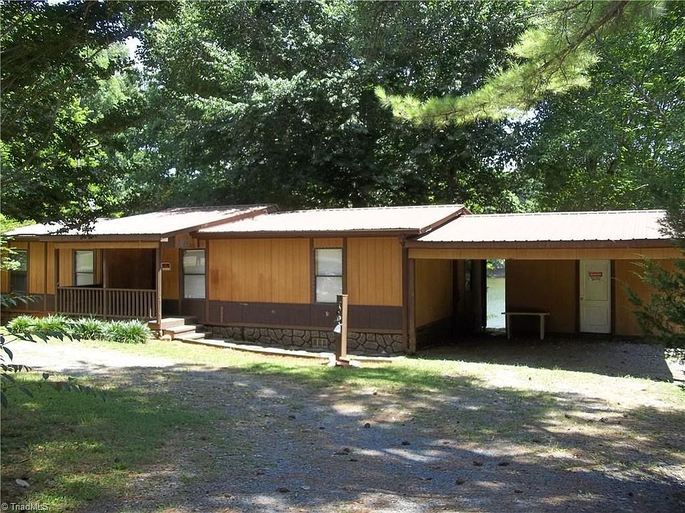1st image of 682 N Lake Dr