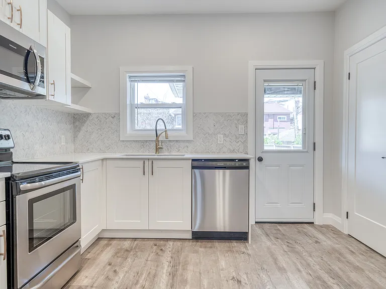 37 Garfield Ave N #1 — Photo 6