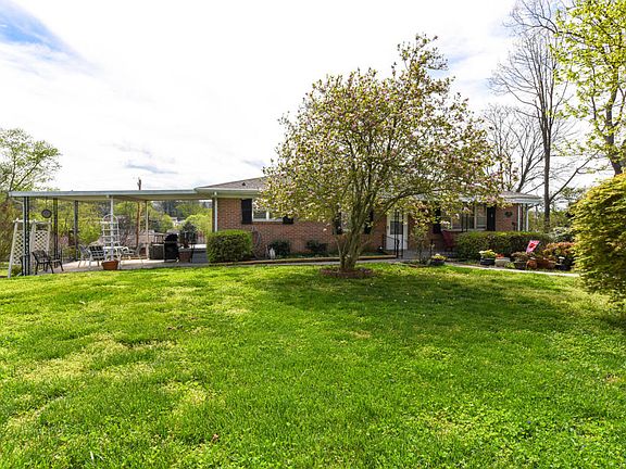 2nd image of 2820 Thomas Dr