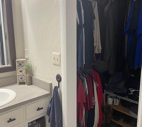 3rd image of 411 SE 17th Ave