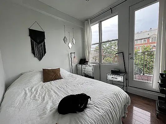 4th image of 204 Starr St APT 4F