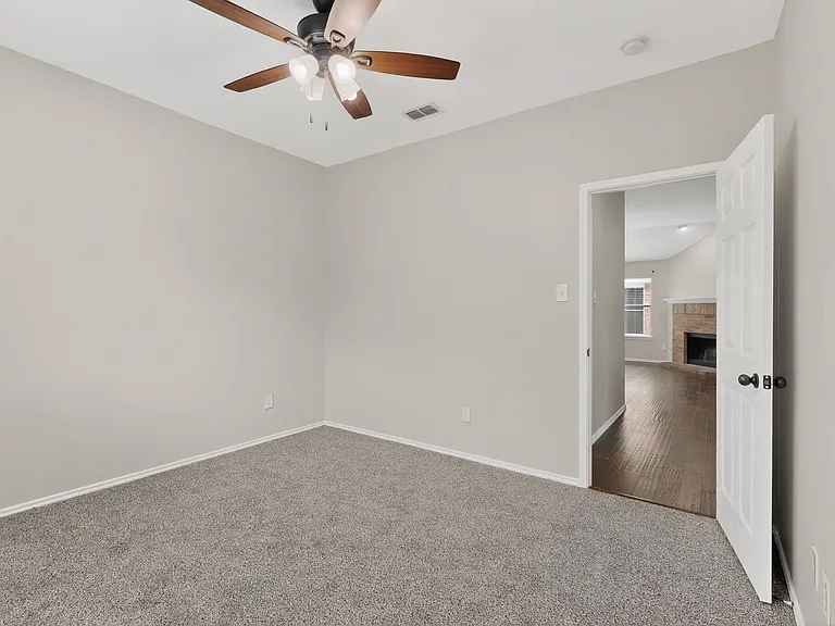 1037 Johnson City Ave — Photo 25