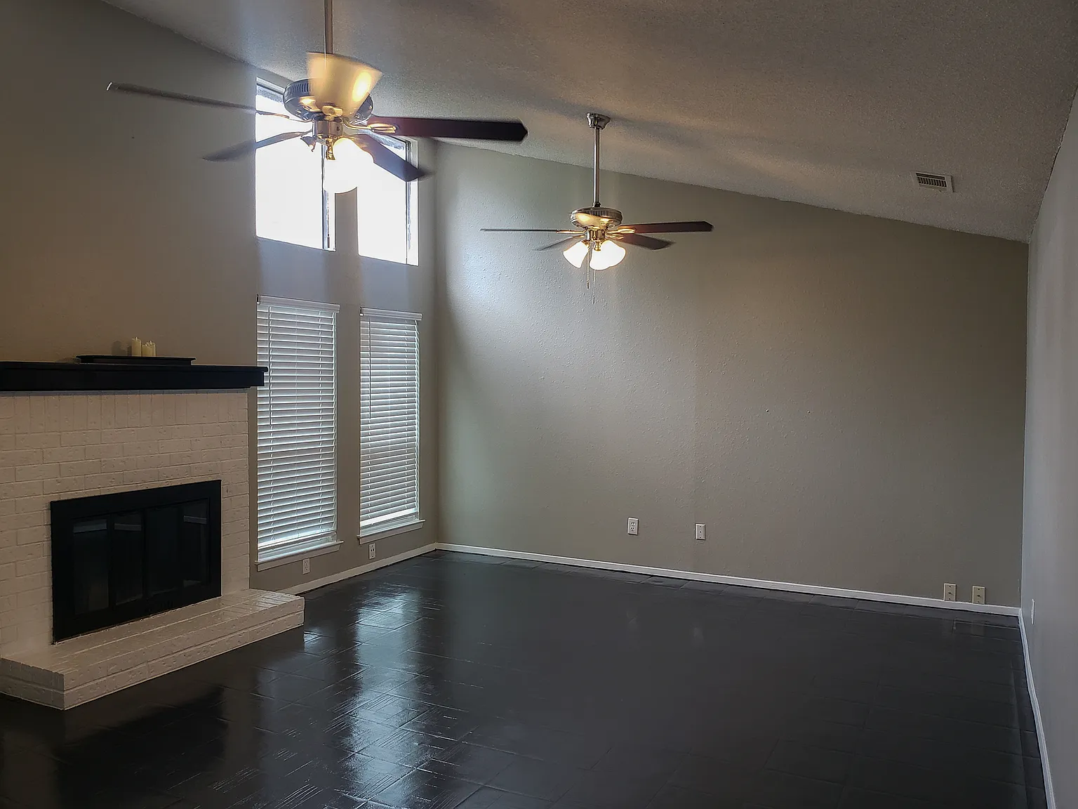 3 bed, 1464 sqft, $1,895 — Photo 2