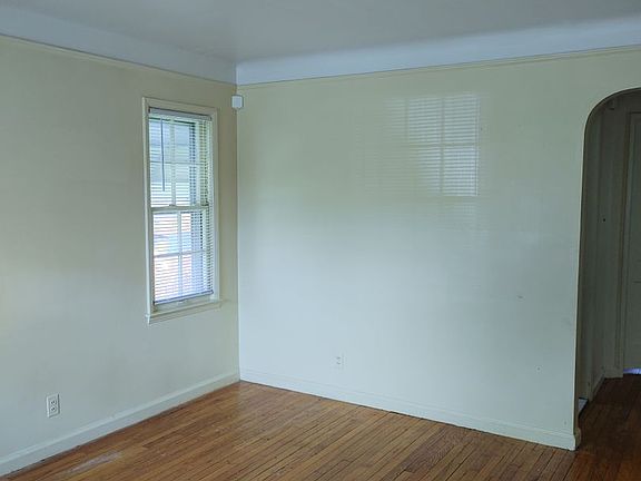 3rd image of 11685 Beaconsfield Ave