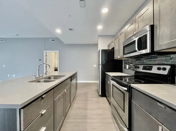 555 Michigan Street Apartments, 555 Michigan St NE APT 301, Grand Rapids, MI 49503