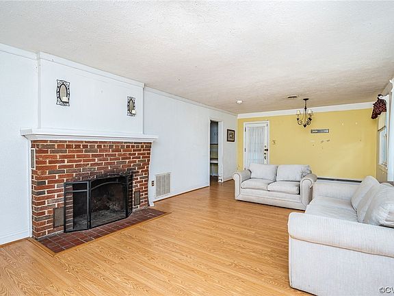 4th image of 403 Danray Dr