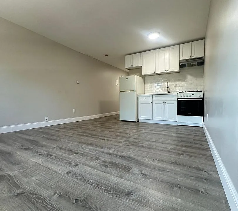 887 Varnum Ave